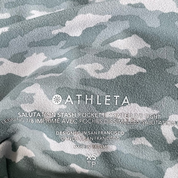 Athleta Salutation Stash Pocket Gray Camo 7/8 Tight Leggings - 47051 - Picture 8 of 13